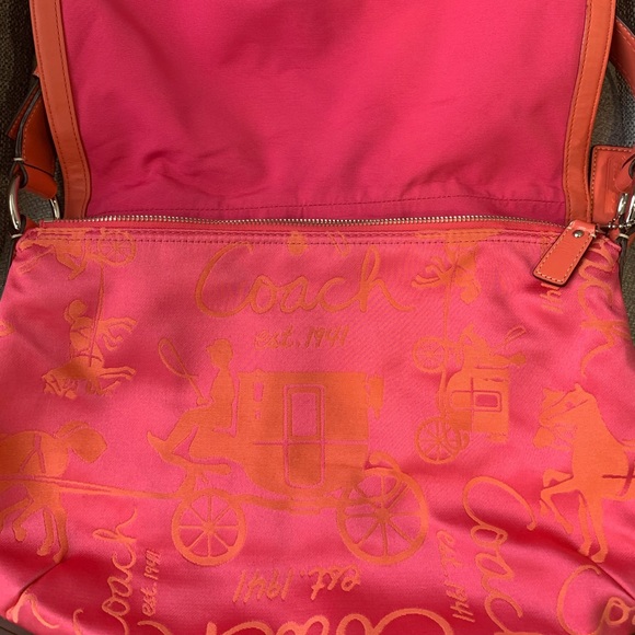 *brand New* Coach purse - Picture 2 of 4